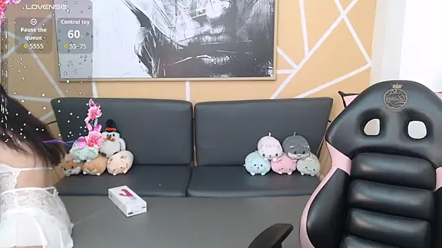 olivia russo  online show from 10-06-25, 08:09