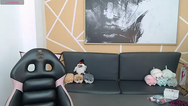 olivia russo  online show from 11-30-25, 01:12