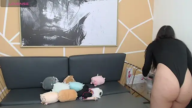 olivia russo  online show from 10-17-25, 08:10