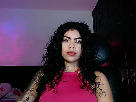 Snapshot of violetwitch05 chatting on 09-13-25, 04:23 violetwitch05 online show from 09-13-25, 04:23