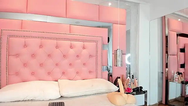 Snapshot of LiliCarterm chatting on 02-04-26, 08:15 LiliCarterm online show from 02-04-26, 08:15