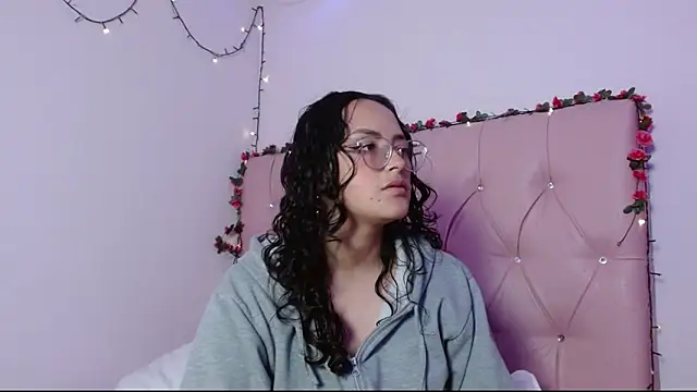 Snapshot of manumeow1 chatting on 12-14-25, 10:15 manumeow1 online show from 12-14-25, 10:15