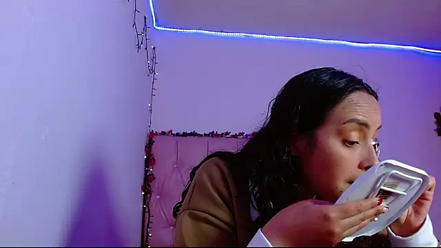 Snapshot of manumeow1 chatting on 12-22-25, 10:10 manumeow1 online show from 12-22-25, 10:10