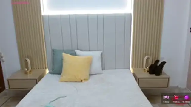 WildScarlet online show from 10-31-25, 01:08