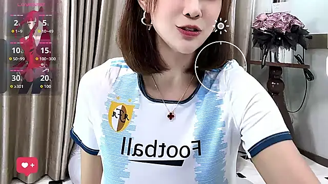 Snapshot of yue_yue chatting on 10-12-25, 11:55 yue yue online show from 10-12-25, 11:55