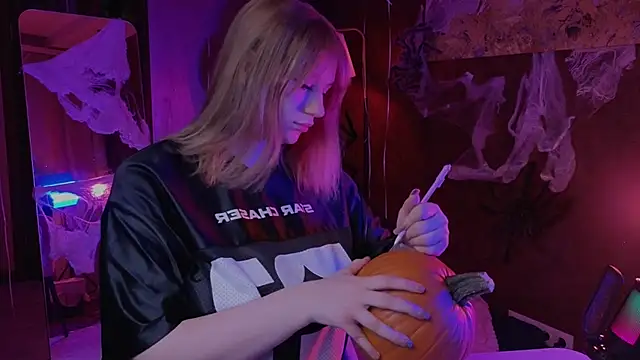 Morvelyn online show from 10-26-25, 05:35