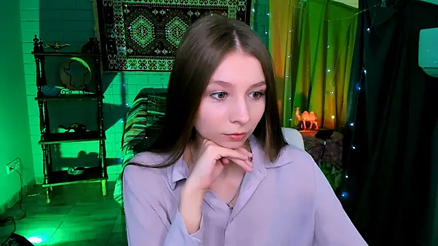 Snapshot of JulieDaniel chatting on 05-13-26, 04:41 JulieDaniel online show from 05-13-26, 04:41