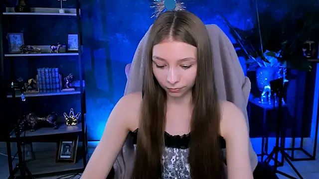 Snapshot of JulieDaniel chatting on 06-18-26, 04:11 JulieDaniel online show from 06-18-26, 04:11