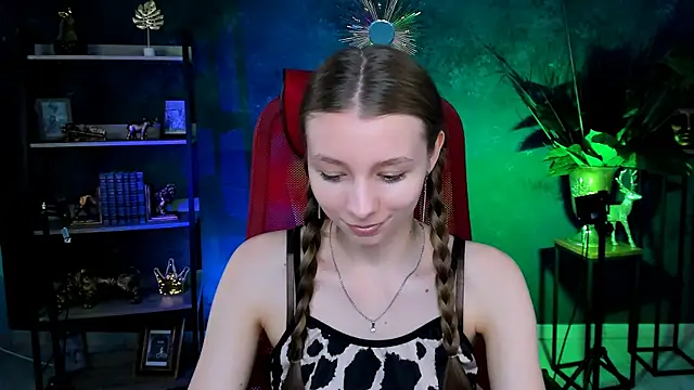 Snapshot of JulieDaniel chatting on 06-12-26, 04:10 JulieDaniel online show from 06-12-26, 04:10