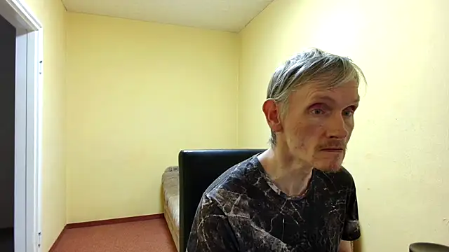 Snapshot of k74robert chatting on 04-18-26, 05:37 k74robert online show from 04-18-26, 05:37
