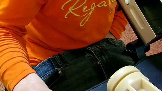 Snapshot of k74robert chatting on 04-14-26, 06:57 k74robert online show from 04-14-26, 06:57