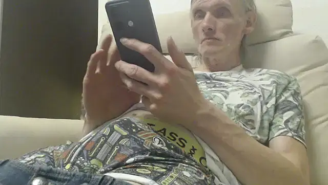 Snapshot of k74robert chatting on 10-23-25, 03:10 k74robert online show from 10-23-25, 03:10