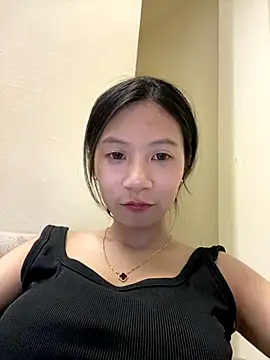 Snapshot of Lil-Gi chatting on 09-10-25, 03:44 Lil-Gi online show from 09-10-25, 03:44