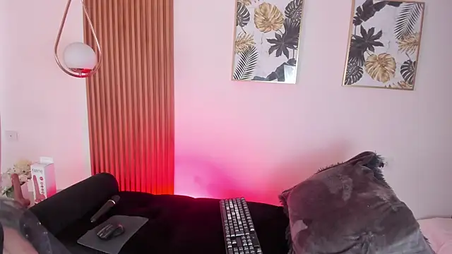 NicolWhite online show from 10-04-25, 12:39