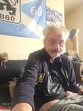 Snapshot of Fonse1860 chatting on 10-15-25, 08:44 Fonse1860 online show from 10-15-25, 08:44