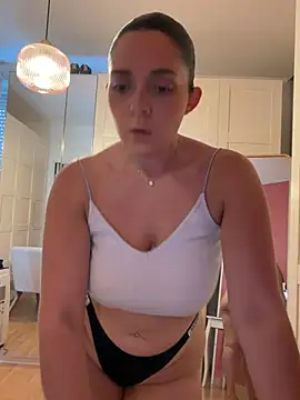 chloedlm5 online show from 07-12-26, 10:05