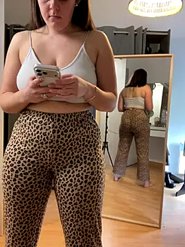 chloedlm5 online show from 11-18-25, 09:23