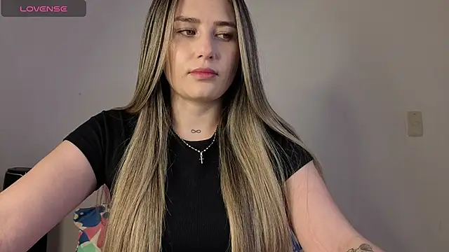 Veronika  Winslow  online show from 11-18-25, 05:55