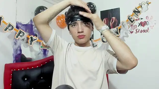 Thiago Divine  online show from 10-18-25, 09:06