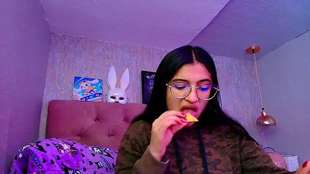 laurenelove online show from 11-21-25, 01:04