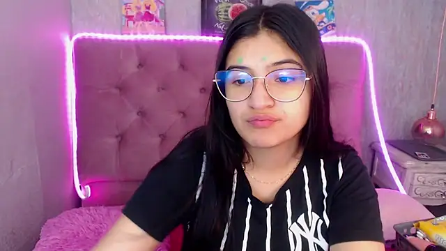 Snapshot of laurenelove chatting on 10-01-25, 03:22 laurenelove online show from 10-01-25, 03:22