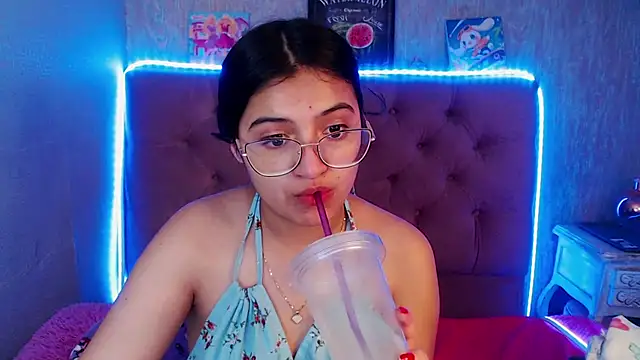 Snapshot of laurenelove chatting on 10-02-25, 03:32 laurenelove online show from 10-02-25, 03:32