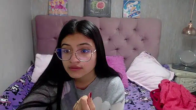 Snapshot of laurenelove chatting on 09-12-25, 02:44 laurenelove online show from 09-12-25, 02:44