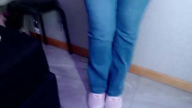 Snapshot of laurenelove chatting on 10-08-25, 02:24 laurenelove online show from 10-08-25, 02:24