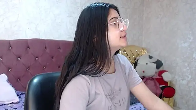 Snapshot of laurenelove chatting on 09-18-25, 02:36 laurenelove online show from 09-18-25, 02:36