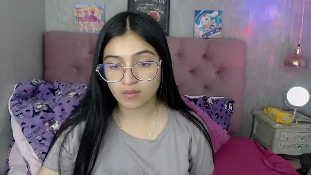 Snapshot of laurenelove chatting on 10-13-25, 03:30 laurenelove online show from 10-13-25, 03:30