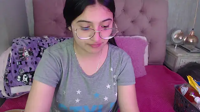 Snapshot of laurenelove chatting on 10-09-25, 12:55 laurenelove online show from 10-09-25, 12:55