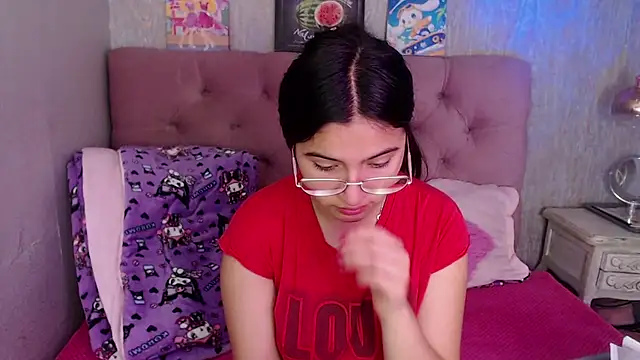 Snapshot of laurenelove chatting on 10-14-25, 03:51 laurenelove online show from 10-14-25, 03:51