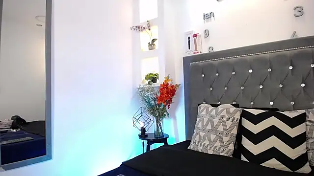 MelissaRhodes online show from 12-17-25, 03:39