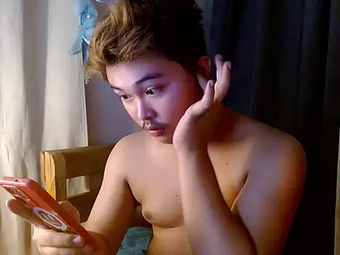 Snapshot of Lustfulljohnx chatting on 12-21-25, 11:05 Lustfulljohnx online show from 12-21-25, 11:05