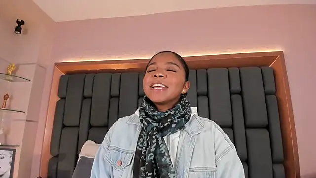 LisaMendez online show from 10-05-25, 03:52