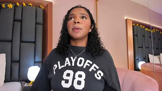 LisaMendez online show from 12-22-25, 04:01