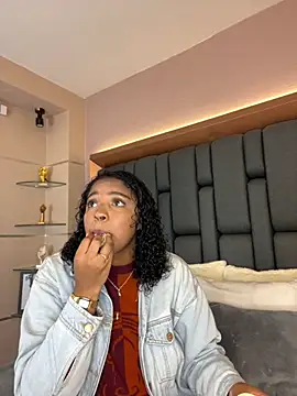 LisaMendez online show from 09-28-25, 04:19