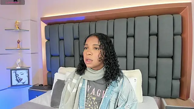 LisaMendez online show from 10-10-25, 04:02