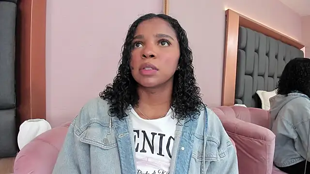 LisaMendez online show from 11-11-25, 03:56