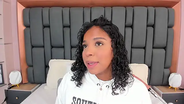 LisaMendez online show from 10-21-25, 03:50