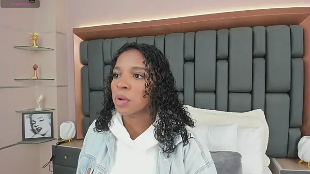 LisaMendez online show from 10-19-25, 04:04