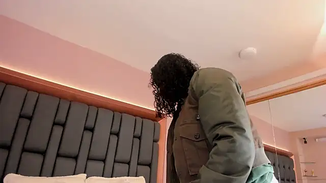 LisaMendez online show from 09-24-25, 03:46