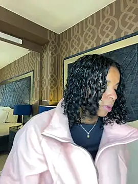 LisaMendez online show from 06-19-26, 04:18
