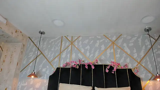 LisaMendez online show from 04-15-26, 03:56