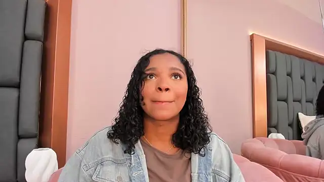 LisaMendez online show from 10-22-25, 04:01