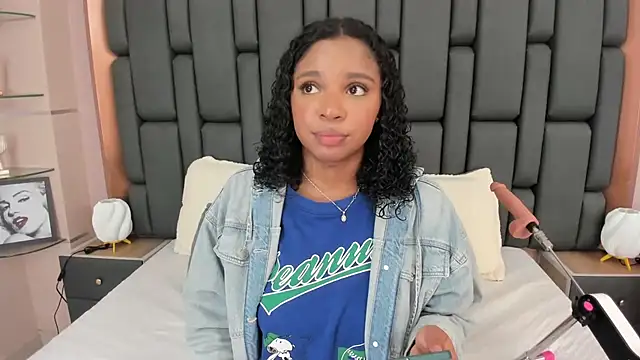 LisaMendez online show from 10-24-25, 03:49