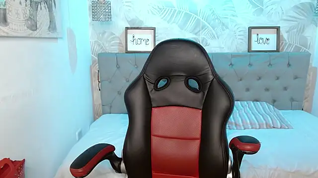 Lily tk online show from 11-21-25, 03:27