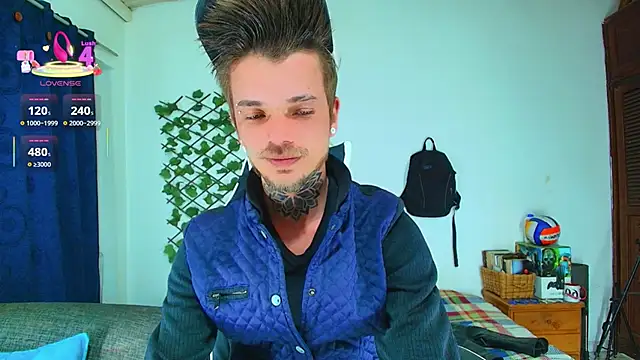 Snapshot of Gold_Loyal77 chatting on 10-07-25, 02:45 Gold Loyal77 online show from 10-07-25, 02:45