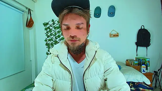 Snapshot of Gold_Loyal77 chatting on 02-08-26, 06:11 Gold Loyal77 online show from 02-08-26, 06:11