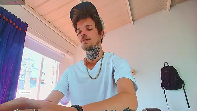 Snapshot of Gold_Loyal77 chatting on 12-01-25, 03:02 Gold Loyal77 online show from 12-01-25, 03:02